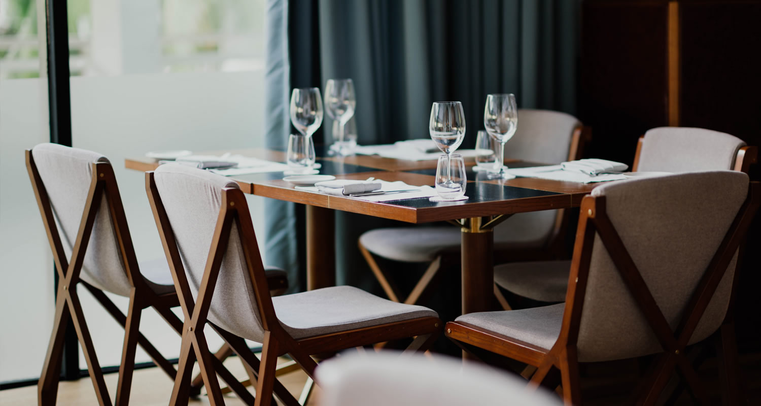 Bar en Yantzaza Naatip Restaurante ambiente nocturno